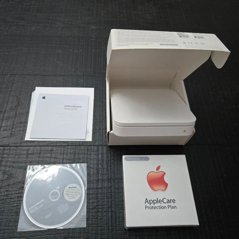 Apple- Airport Extreme. 802.1 WiFi Base Station